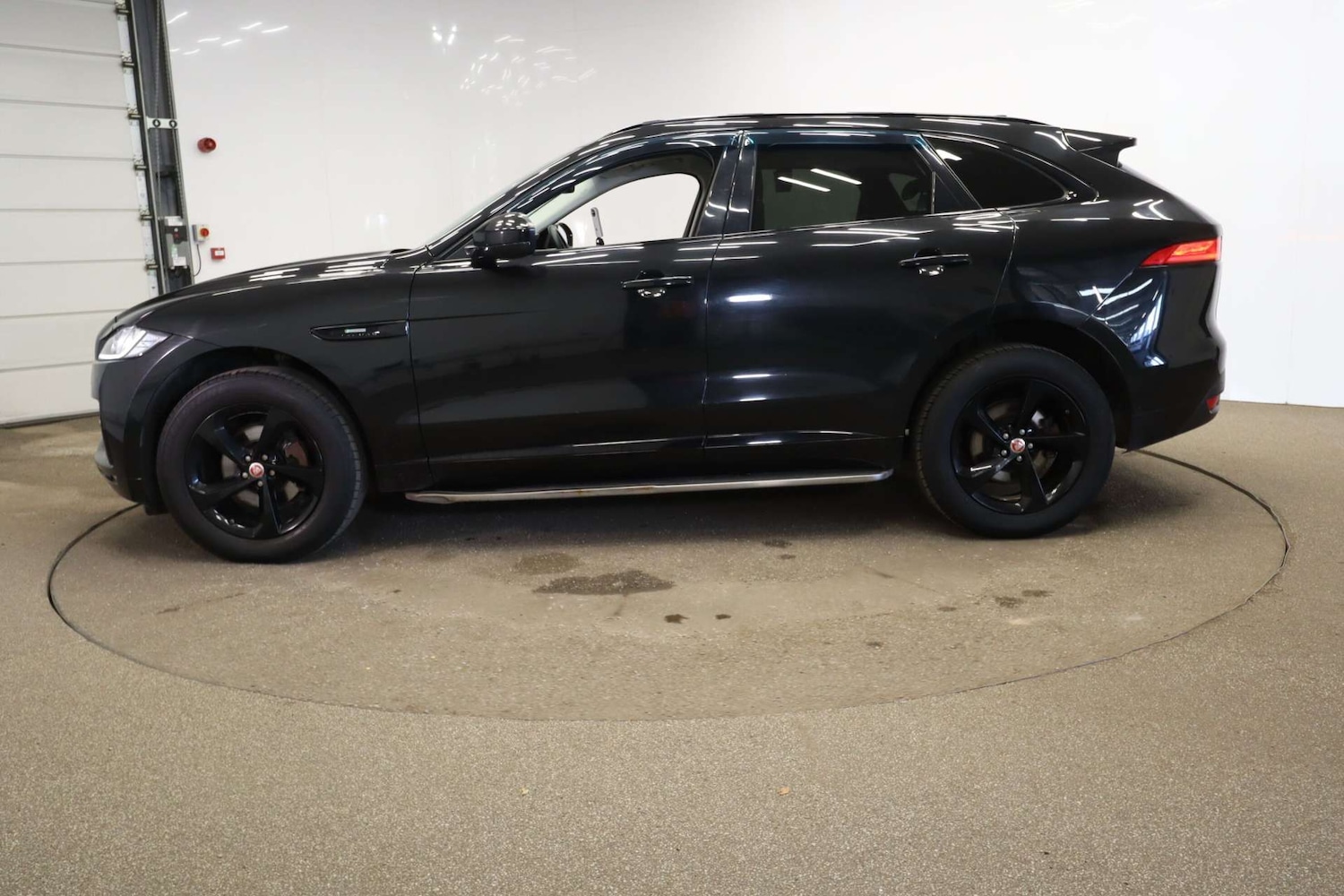Used Jaguar F-Pace 2017 for sale - 76611744: Photo 17