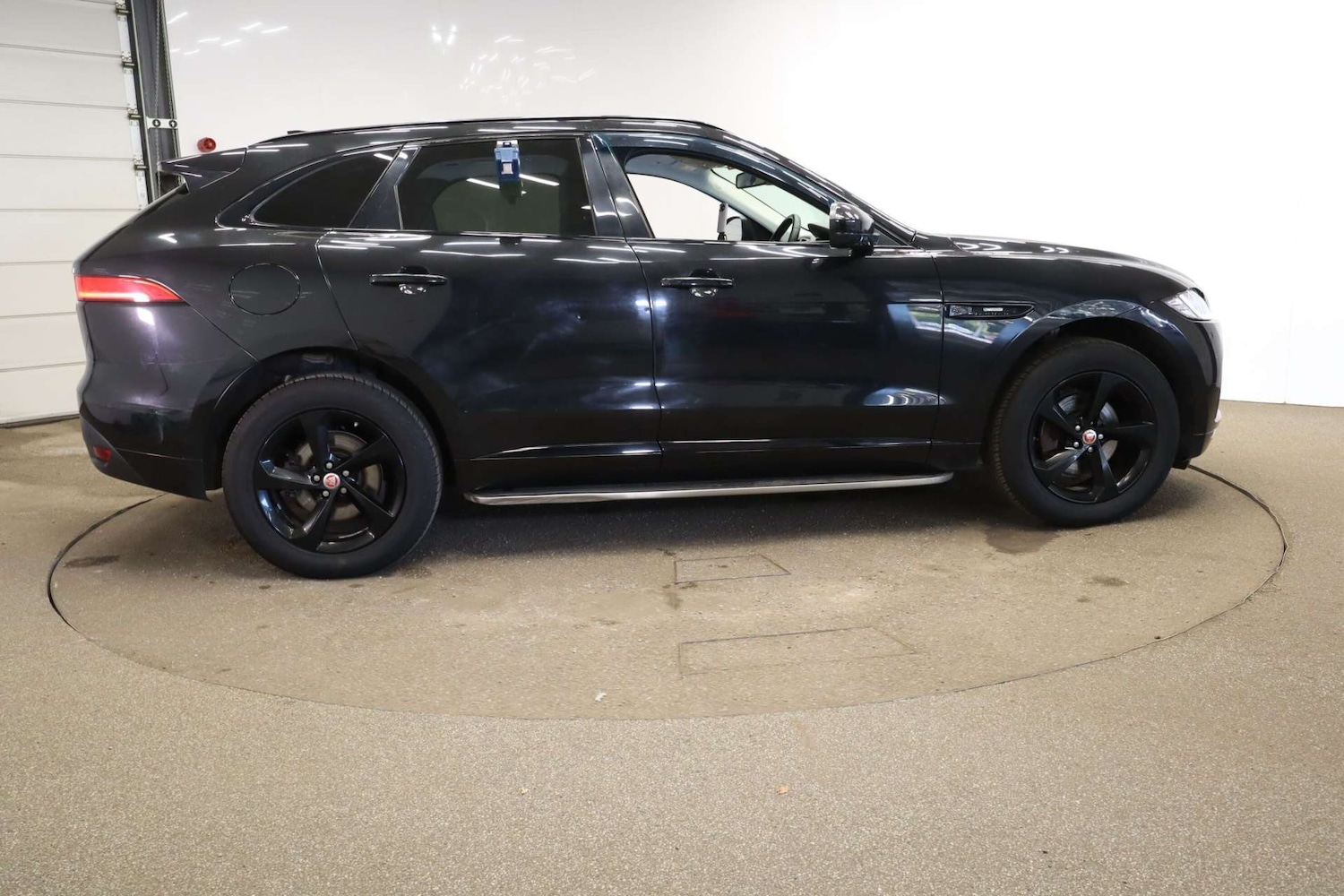 Used Jaguar F-Pace 2017 for sale - 76611744: Photo 7