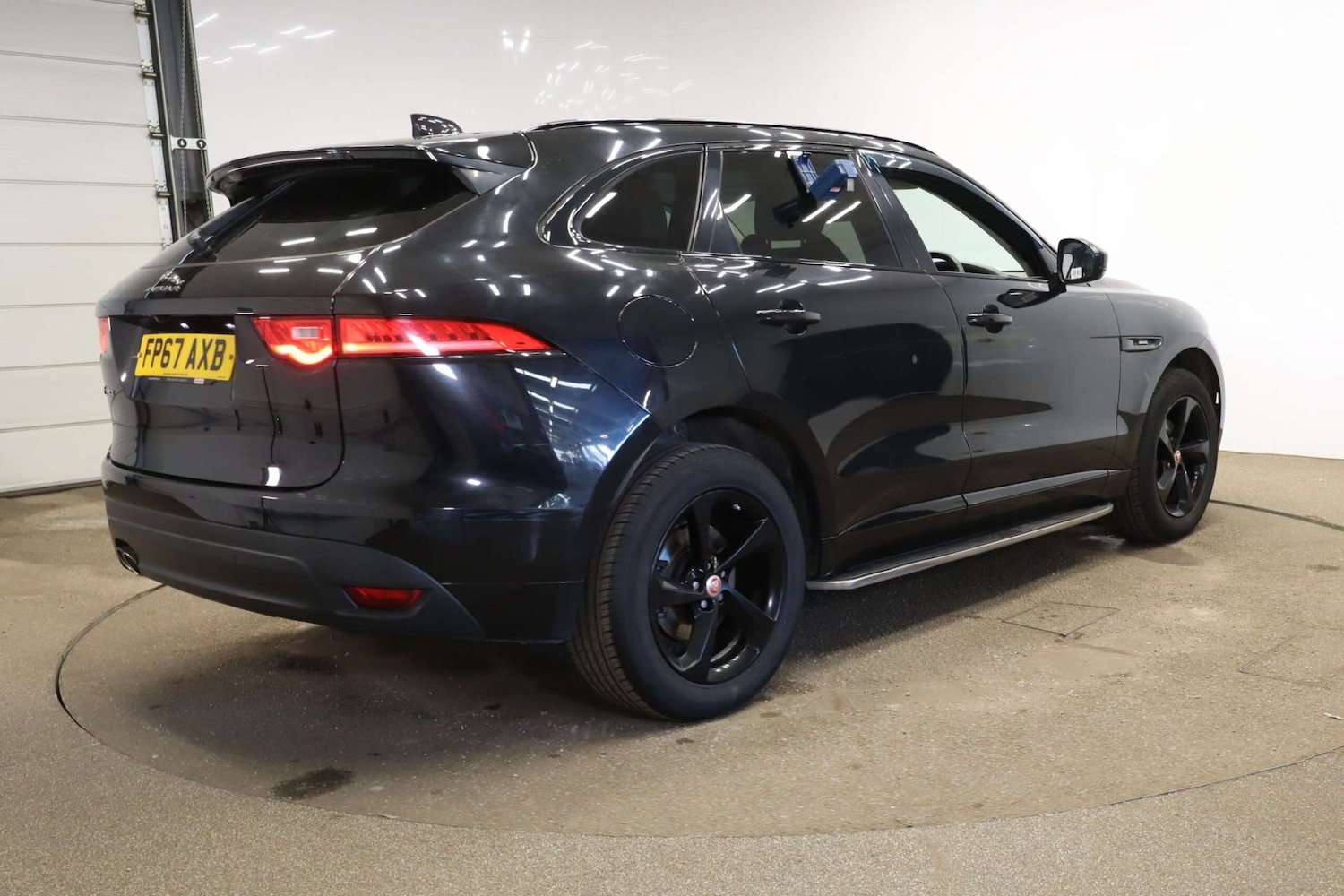 Used Jaguar F-Pace 2017 for sale - 76611744: Photo 9