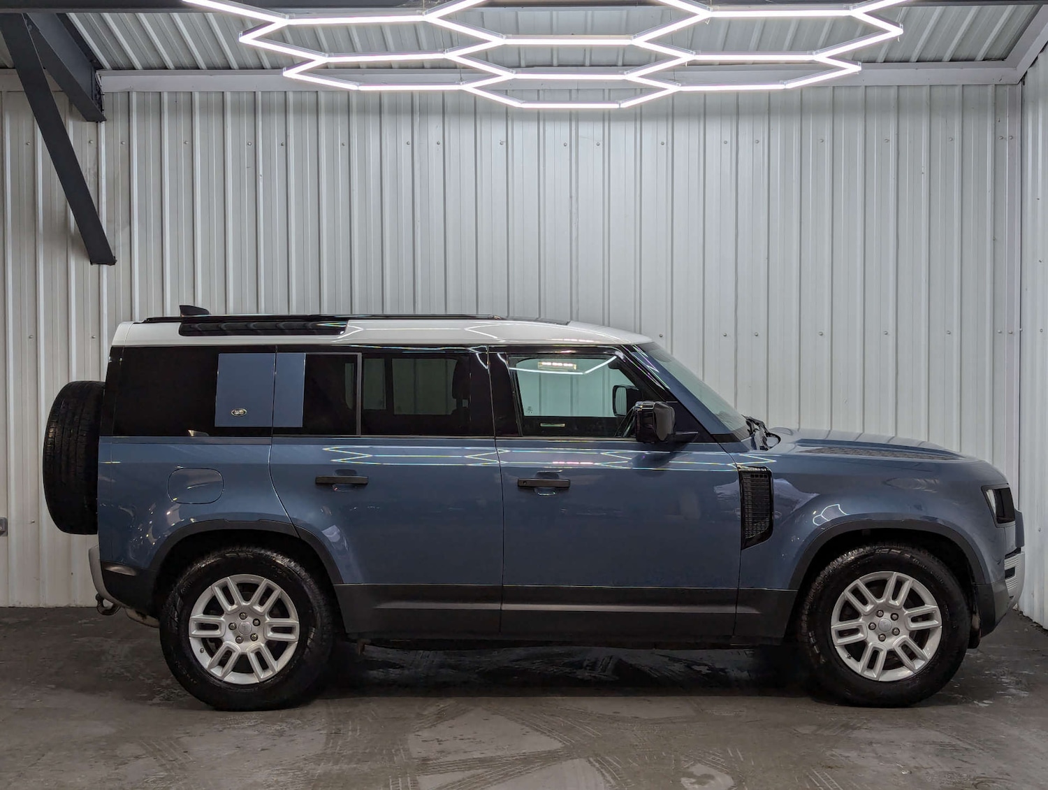 Used Land Rover Defender 2020 for sale - 76410700: Photo 14