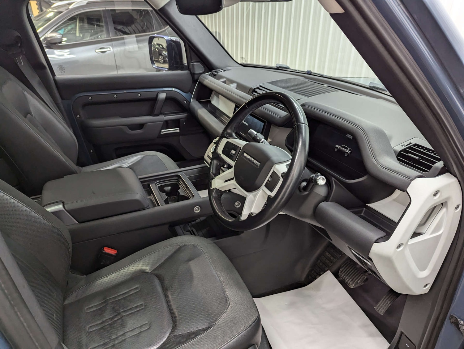 Used Land Rover Defender 2020 for sale - 76410700: Photo 47