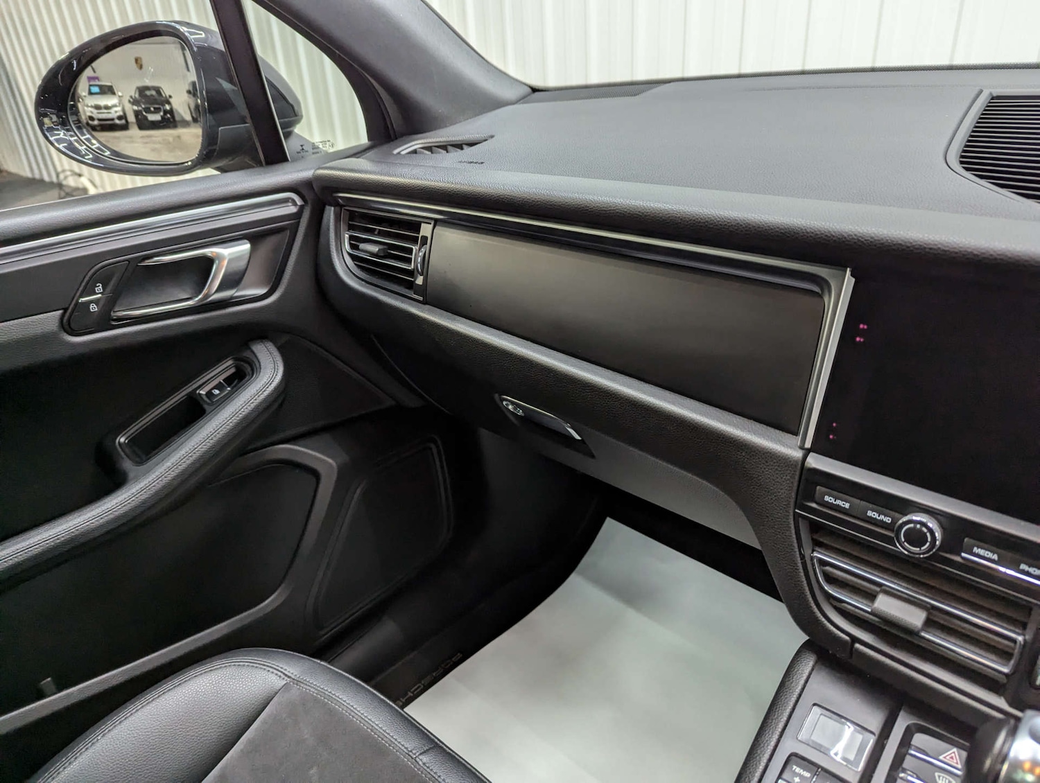 Used Porsche Macan 2019 for sale - 77984299: Photo 94