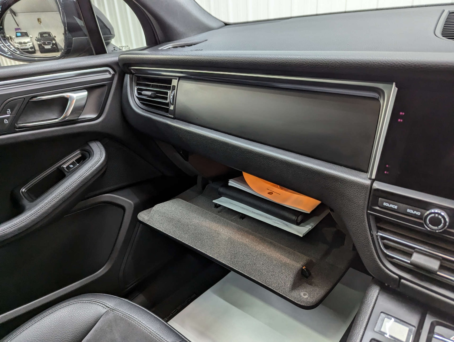 Used Porsche Macan 2019 for sale - 77984299: Photo 95