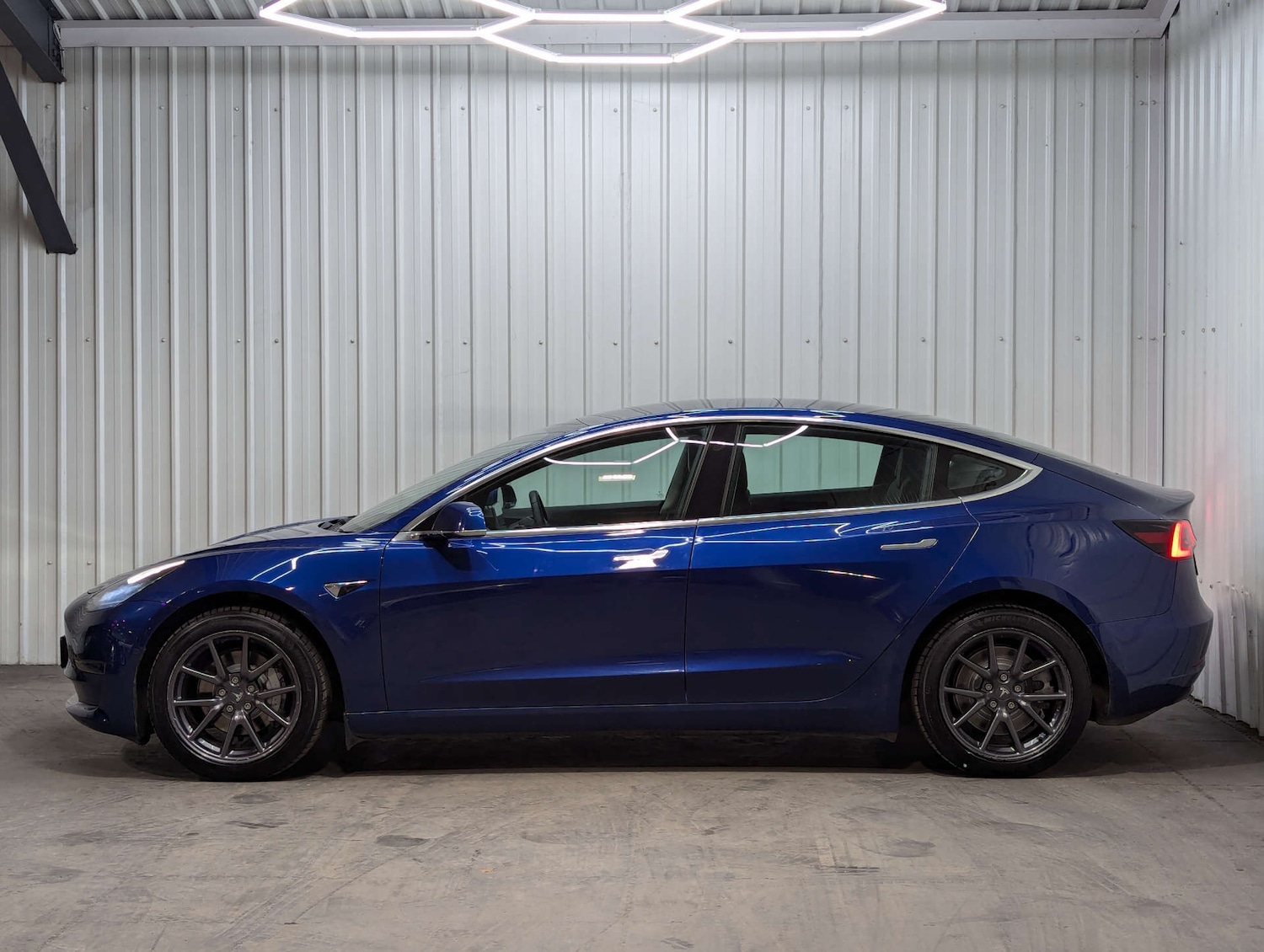 Used Tesla Model 3 2019 for sale - 76669811: Photo 4