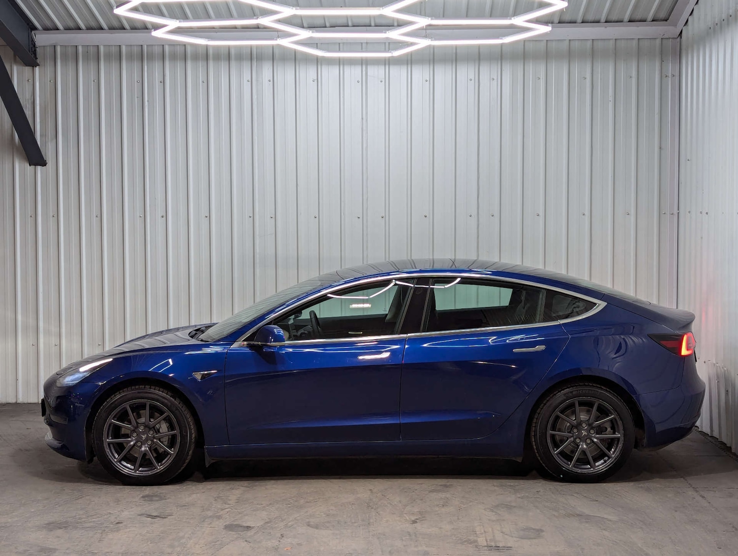 Used Tesla Model 3 2019 for sale - 76669811: Photo 5