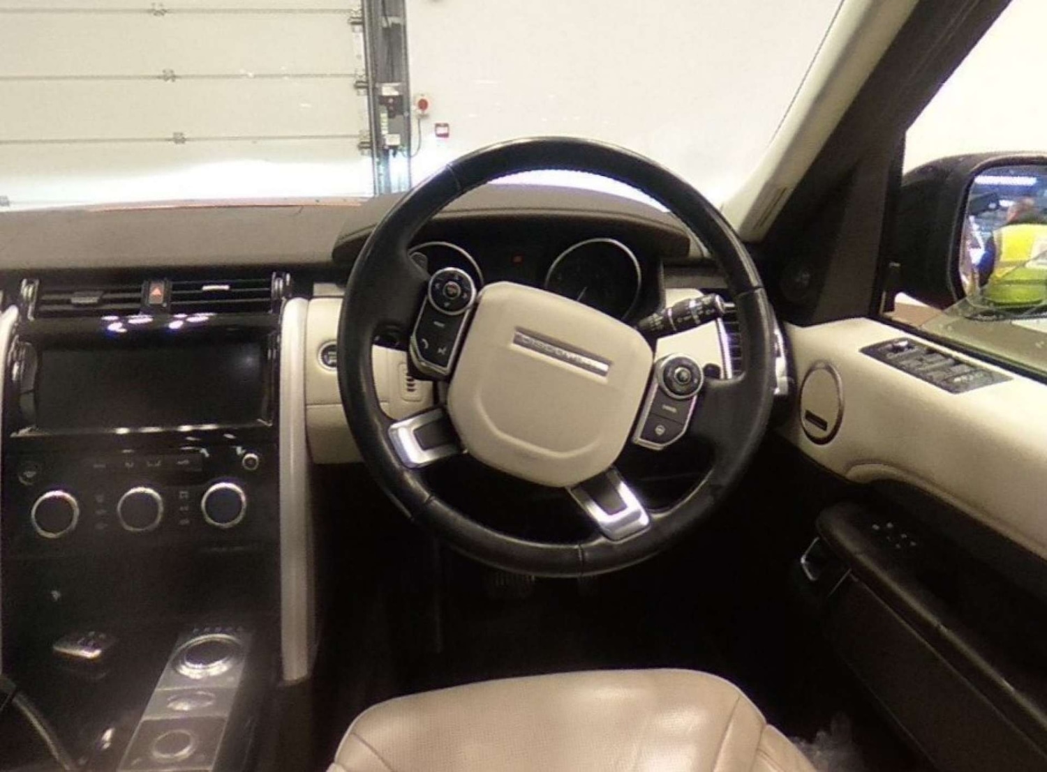 Used Land Rover Discovery 2016 for sale - 77609409: Photo 3