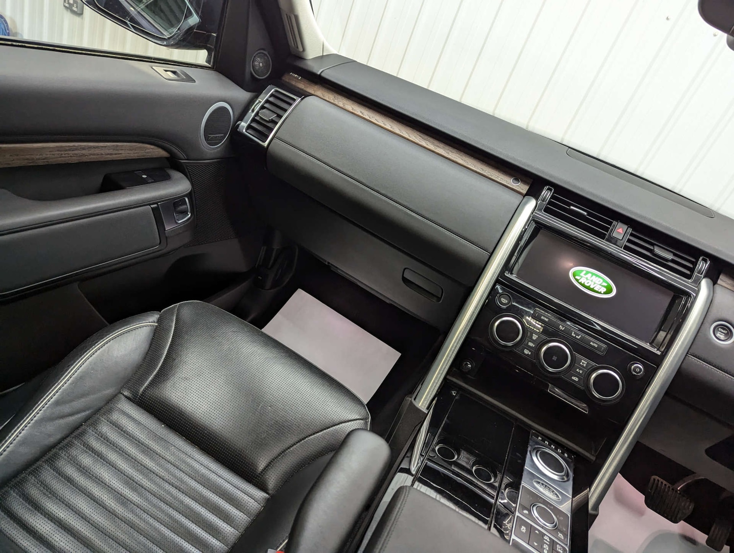 Used Land Rover Discovery 2017 for sale - 76527415: Photo 44