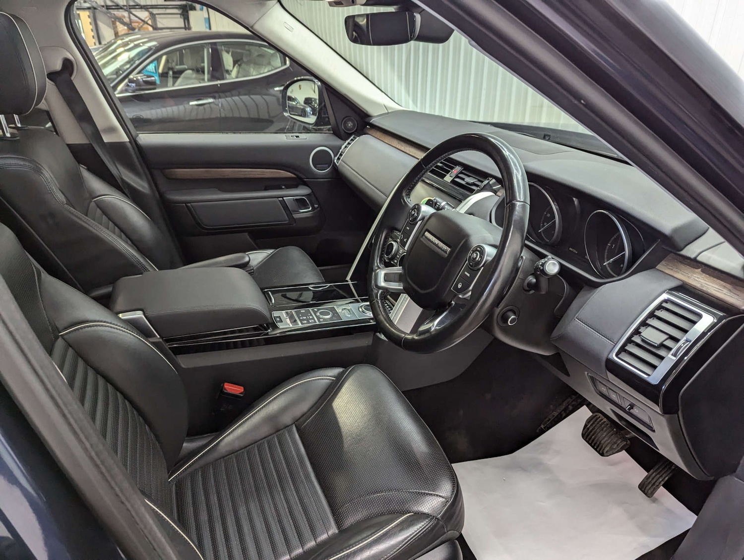 Used Land Rover Discovery 2017 for sale - 76527415: Photo 47