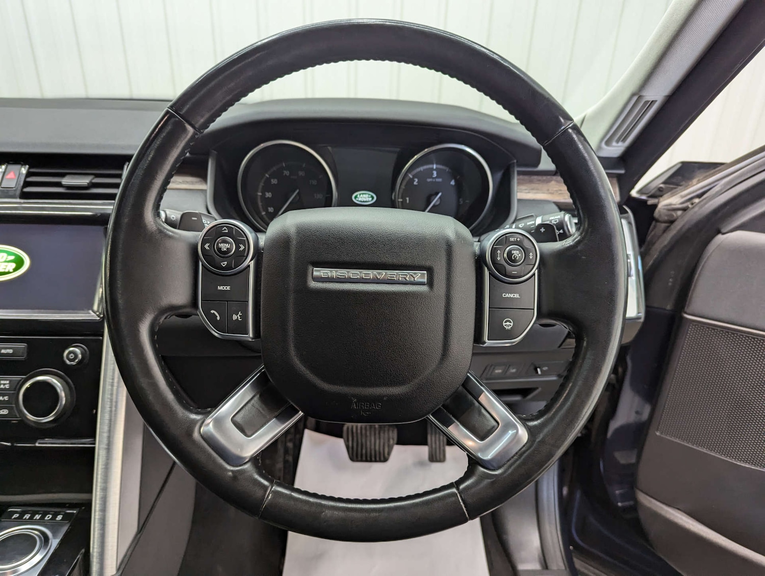 Used Land Rover Discovery 2017 for sale - 76527415: Photo 76