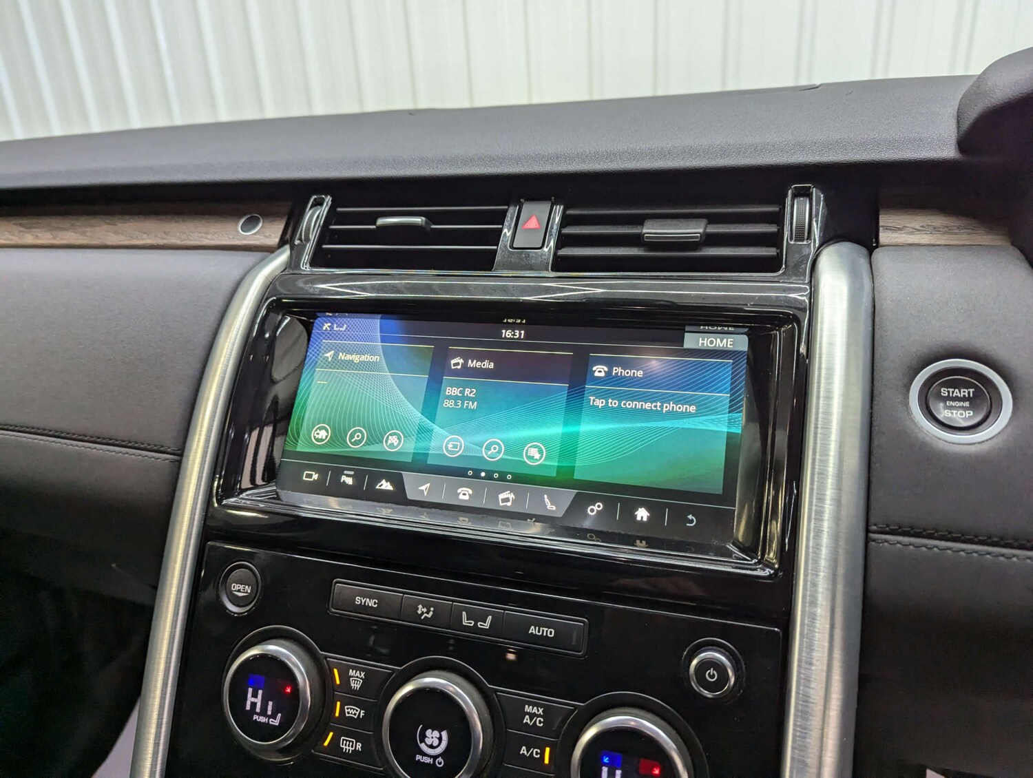 Used Land Rover Discovery 2017 for sale - 76527415: Photo 95