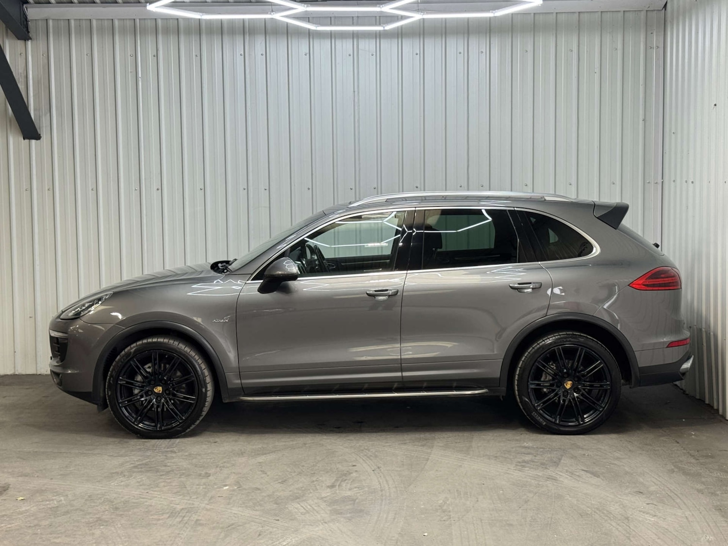 Used Porsche Cayenne 2016 for sale - 76363818: Photo 16