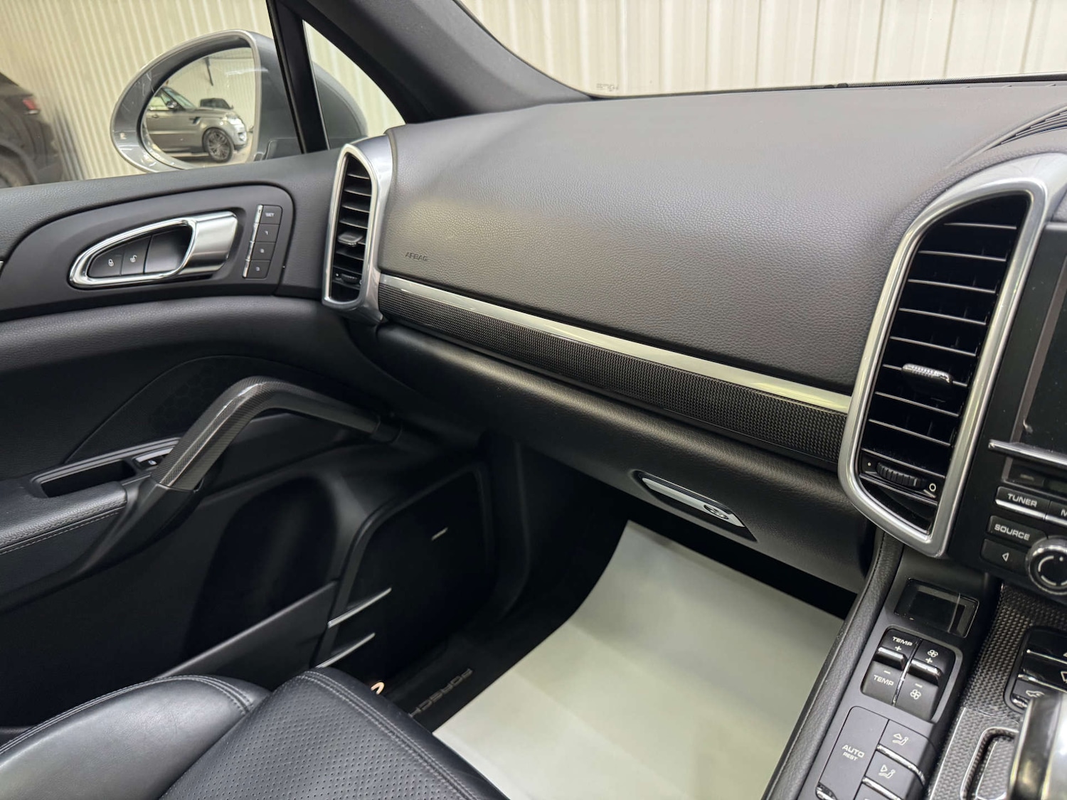 Used Porsche Cayenne 2016 for sale - 76363818: Photo 92