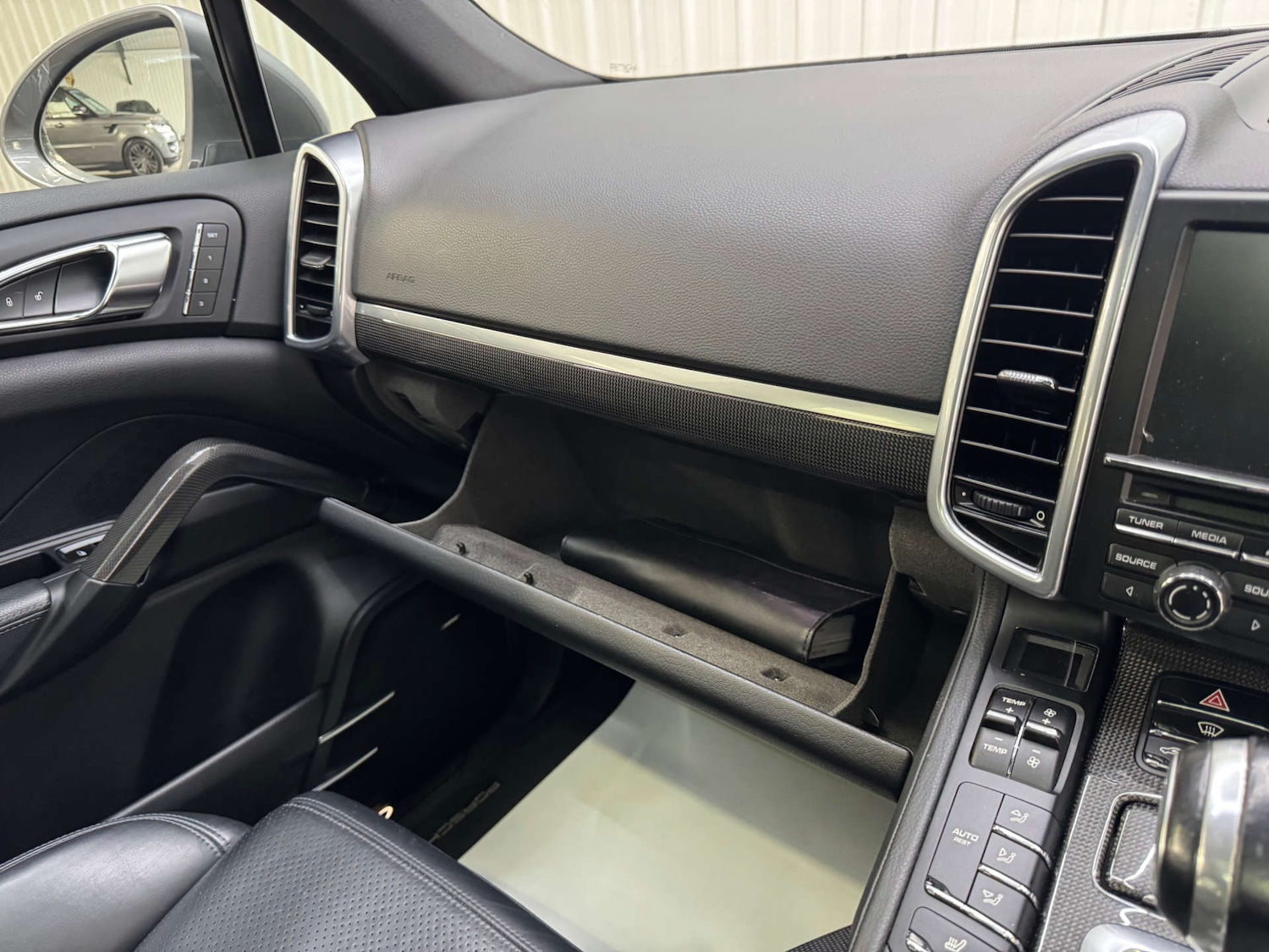 Used Porsche Cayenne 2016 for sale - 76363818: Photo 93