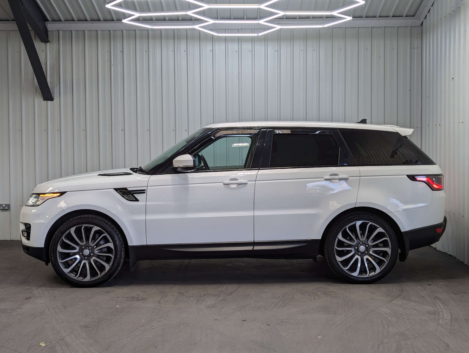 Used Land Rover Range Rover Sport 2016 for sale - 76829958: Photo 15