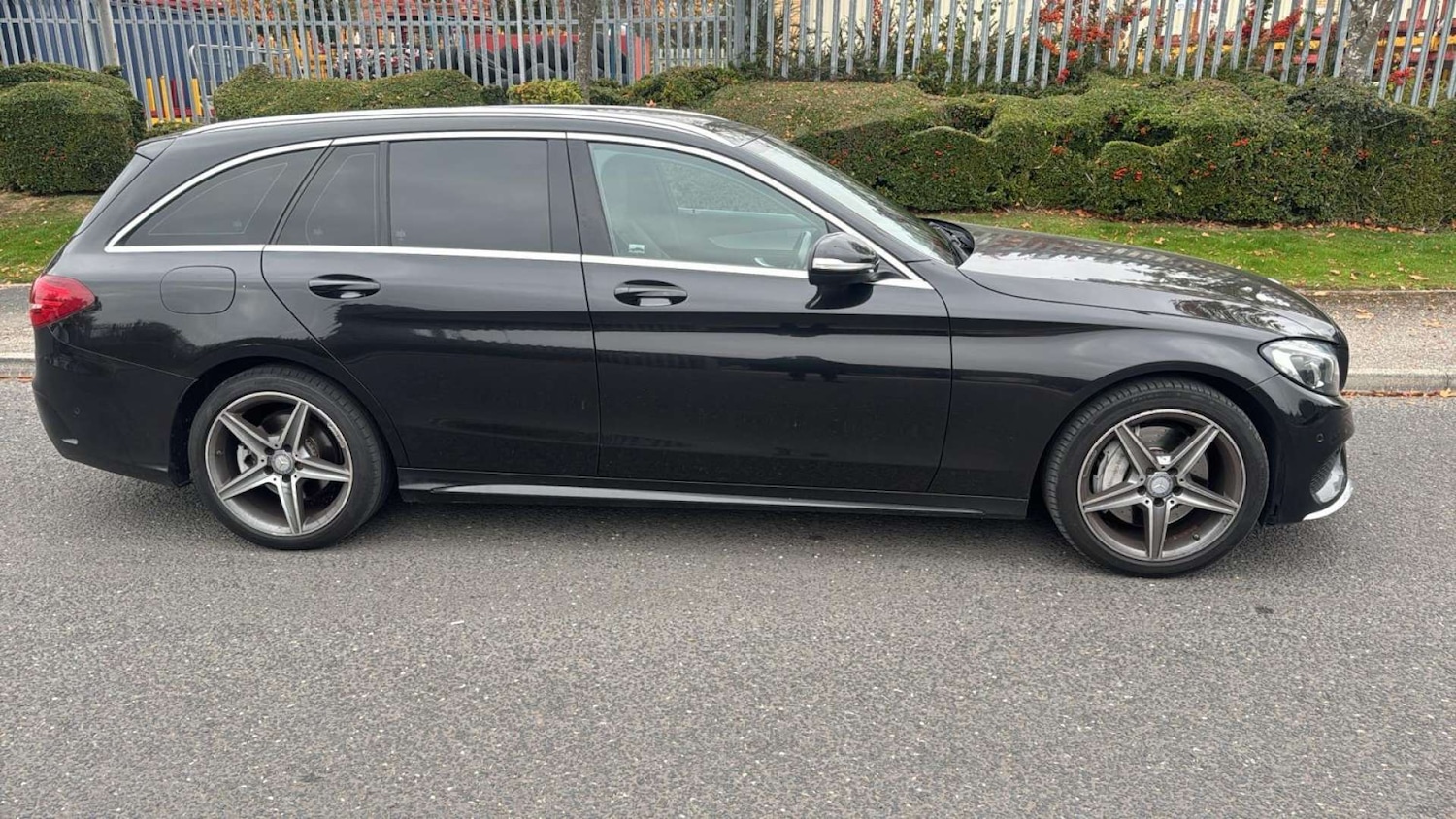 Used Mercedes-Benz C Class 2014 for sale - 76347359: Photo 2