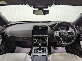 Used Jaguar XE 2020 for sale - 76469497: Photo