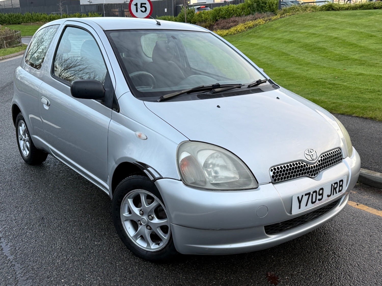 Used Toyota Yaris 2001 for sale - 76855444: Photo 1