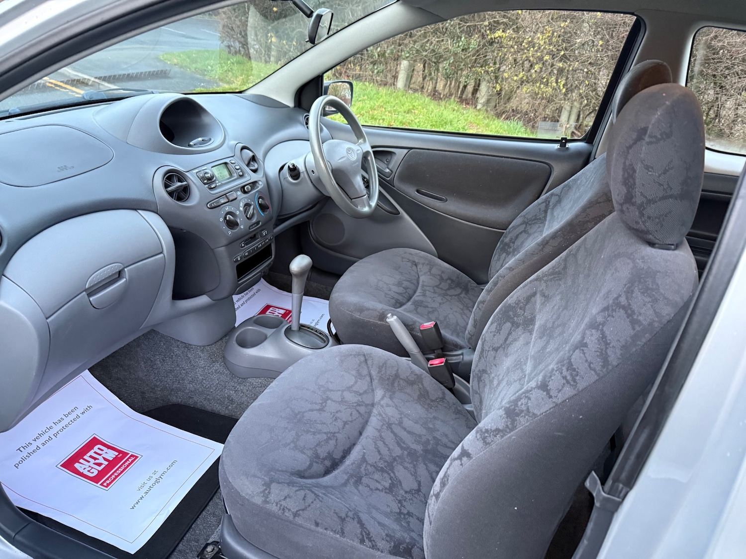 Used Toyota Yaris 2001 for sale - 76855444: Photo 11