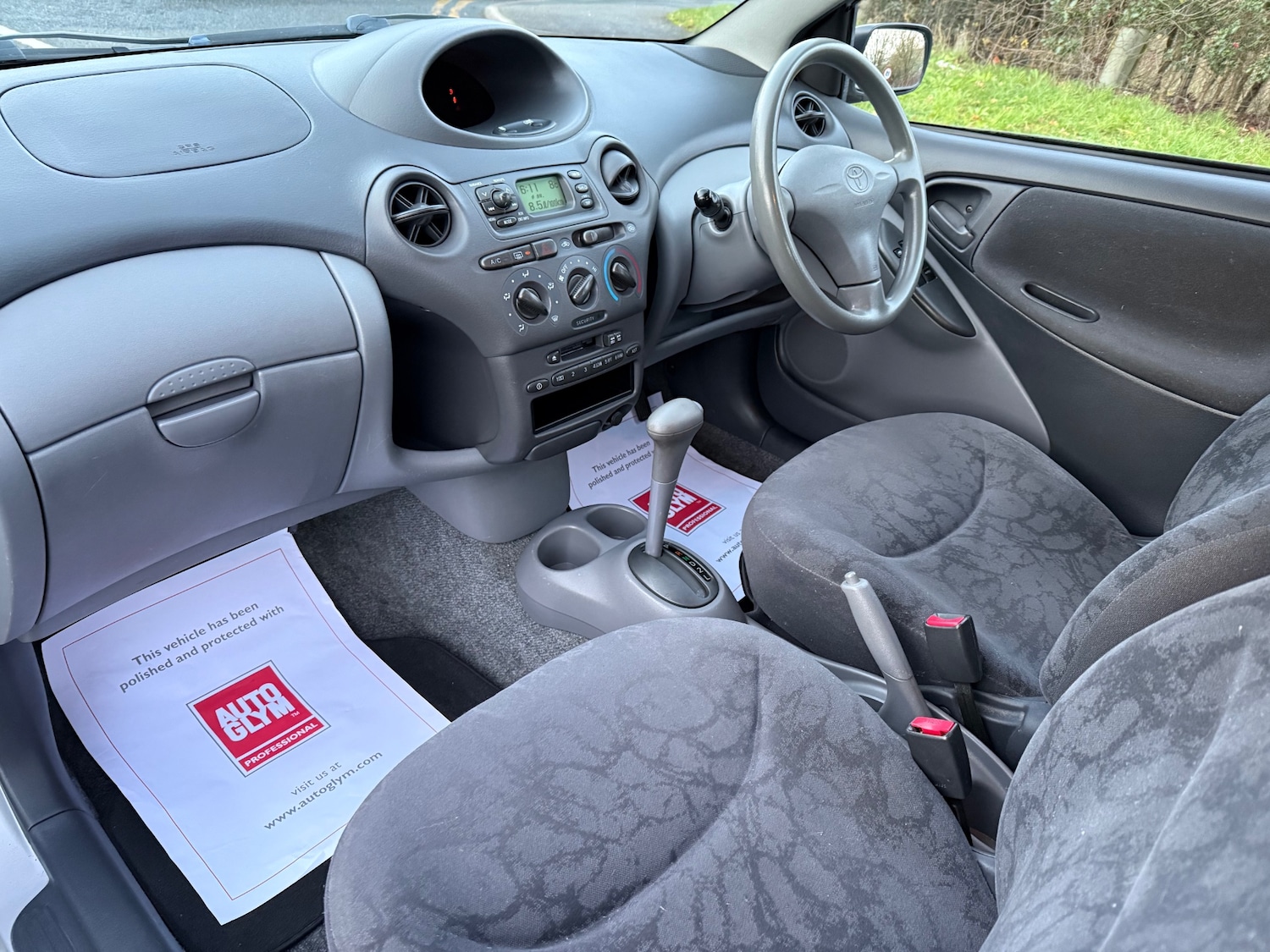 Used Toyota Yaris 2001 for sale - 76855444: Photo 12