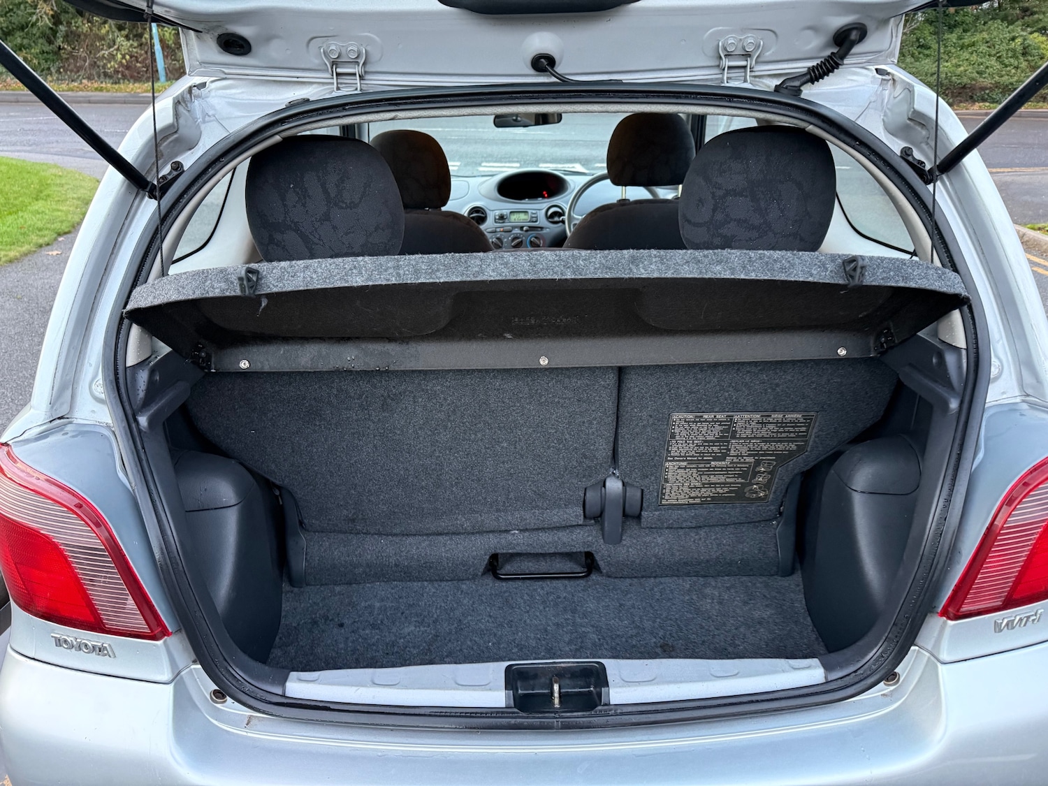 Used Toyota Yaris 2001 for sale - 76855444: Photo 18