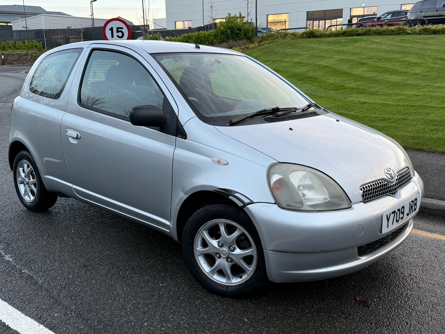 Used Toyota Yaris 2001 for sale - 76855444: Photo 2