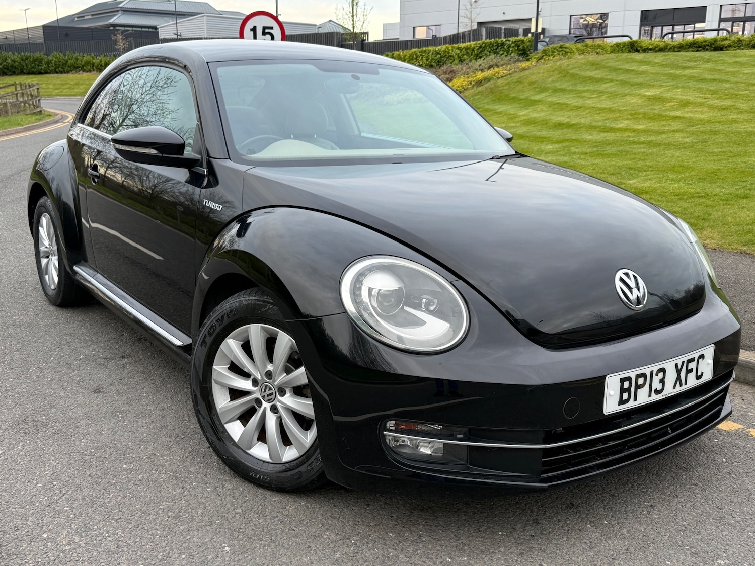 Used Volkswagen Beetle 2024 for sale - 78123715: Photo 2