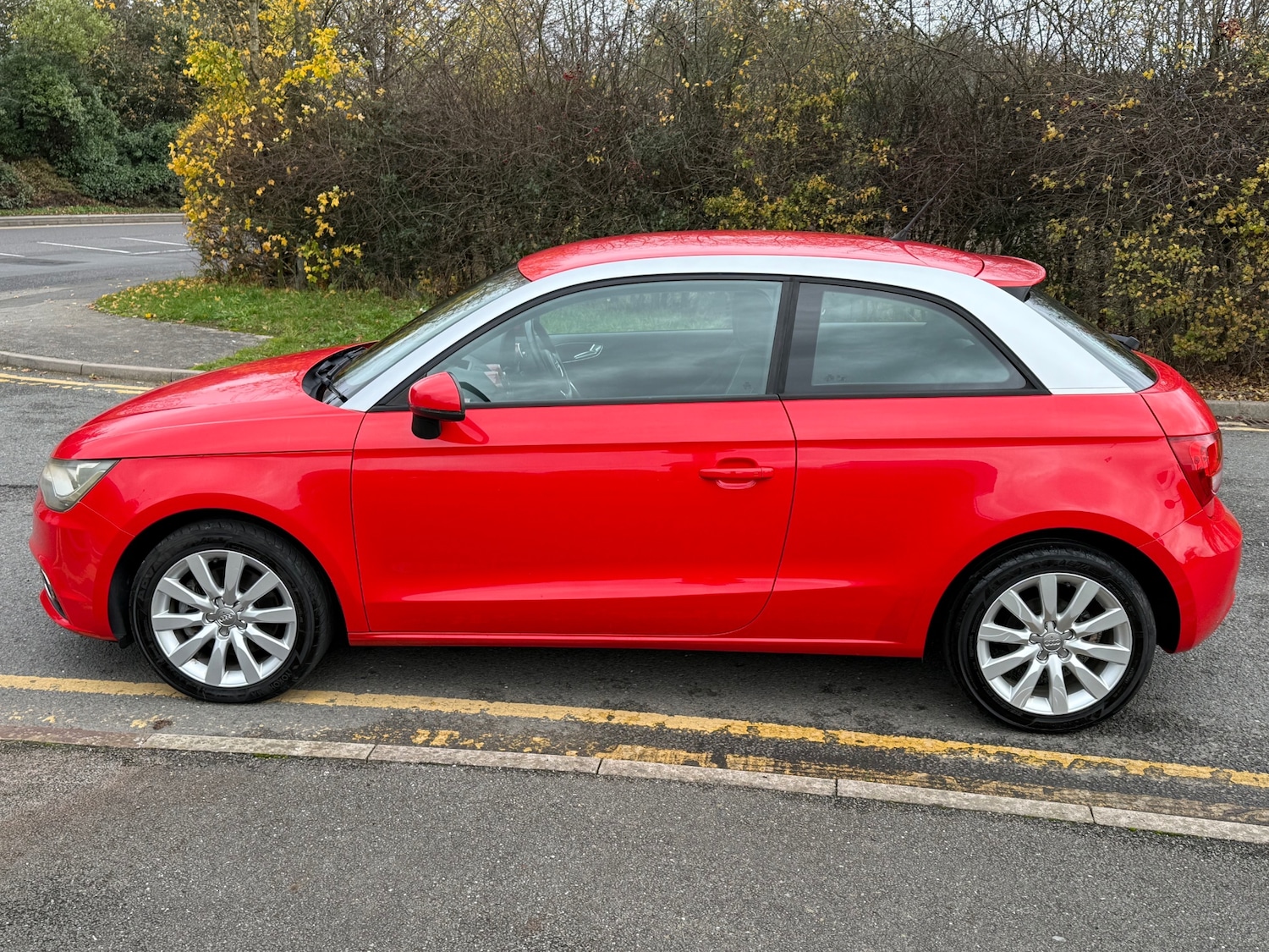 Used Audi A1 2011 for sale - 76527424: Photo 2