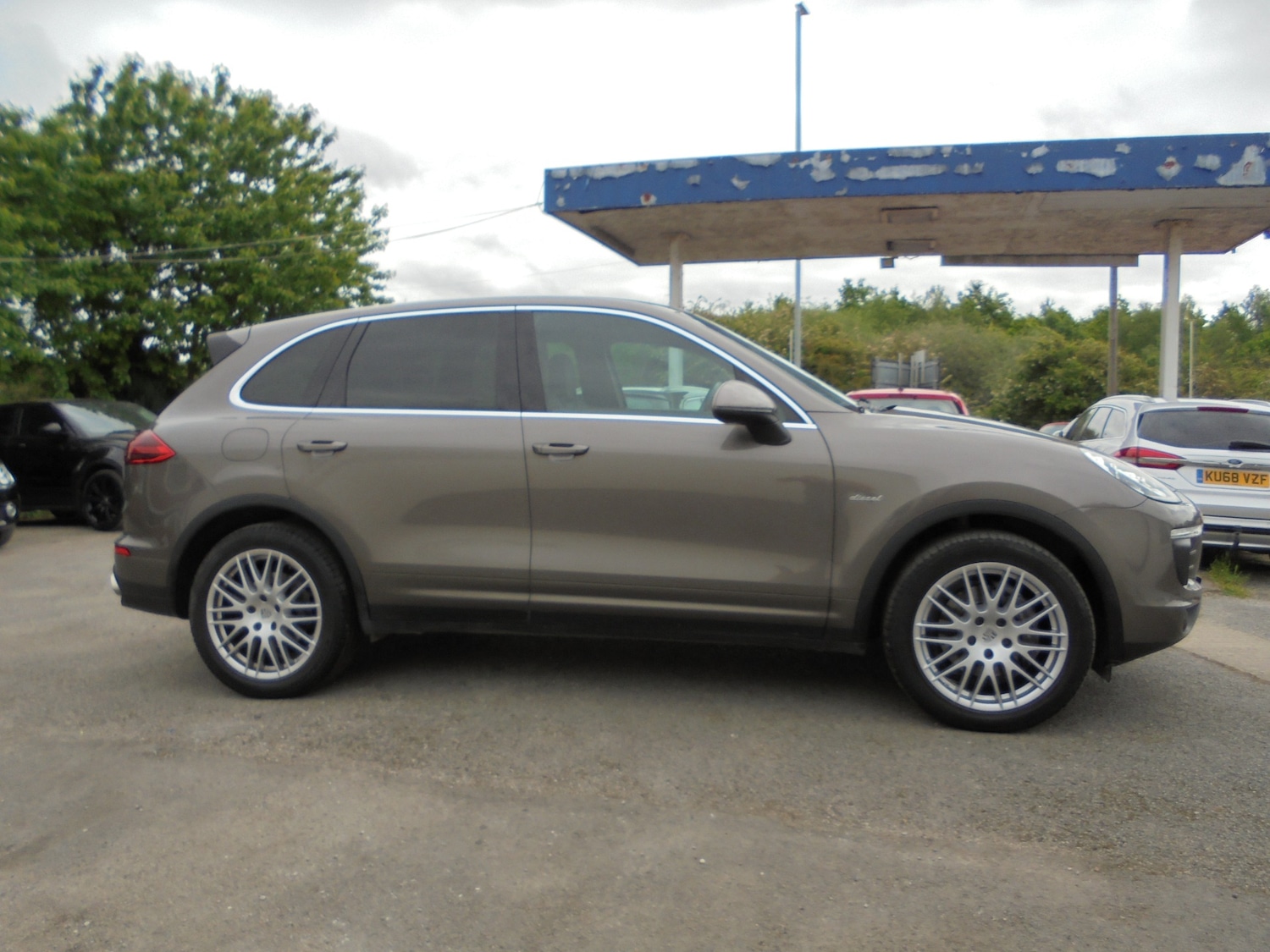Used Porsche Cayenne 2014 for sale - 74692048: Photo 2