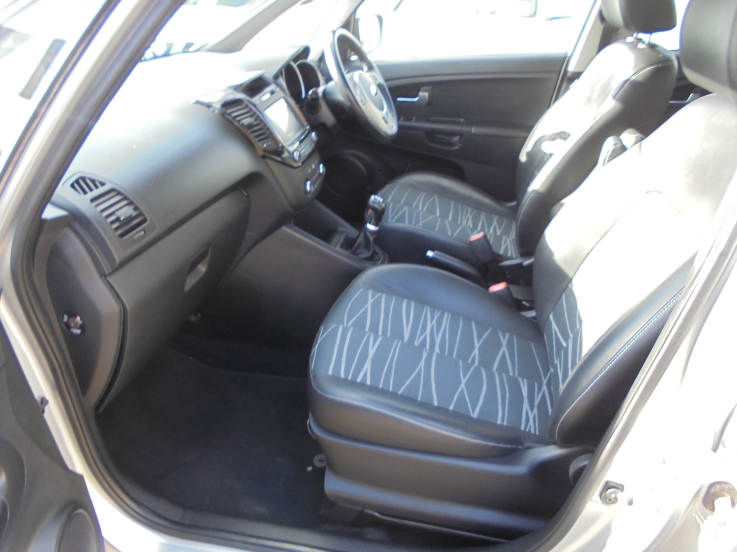 Used Kia Venga 2015 for sale - 76402140: Photo 14