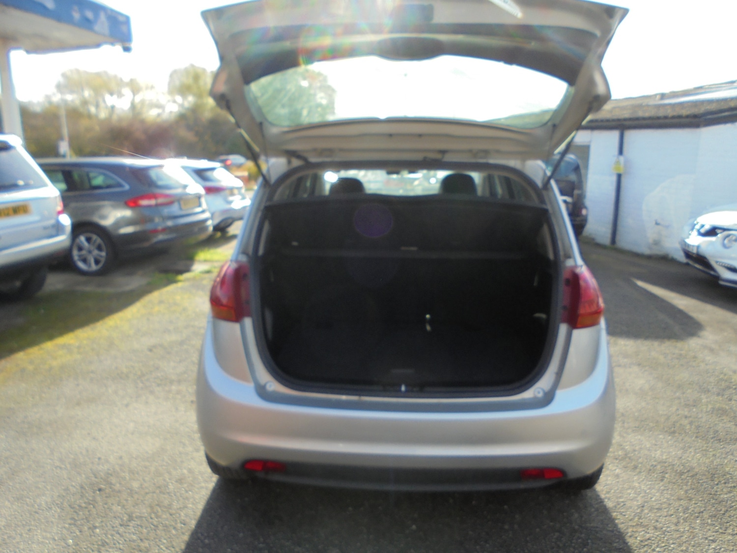 Used Kia Venga 2015 for sale - 76402140: Photo 8