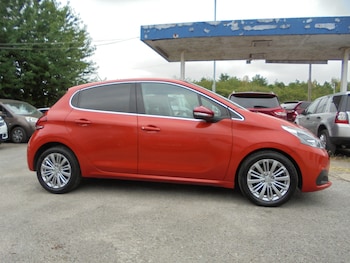 Used Peugeot 208 2017 for sale - 79193236: Photo