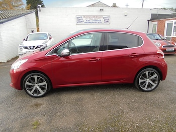 Used Peugeot 208 2015 for sale - 76464480: Photo