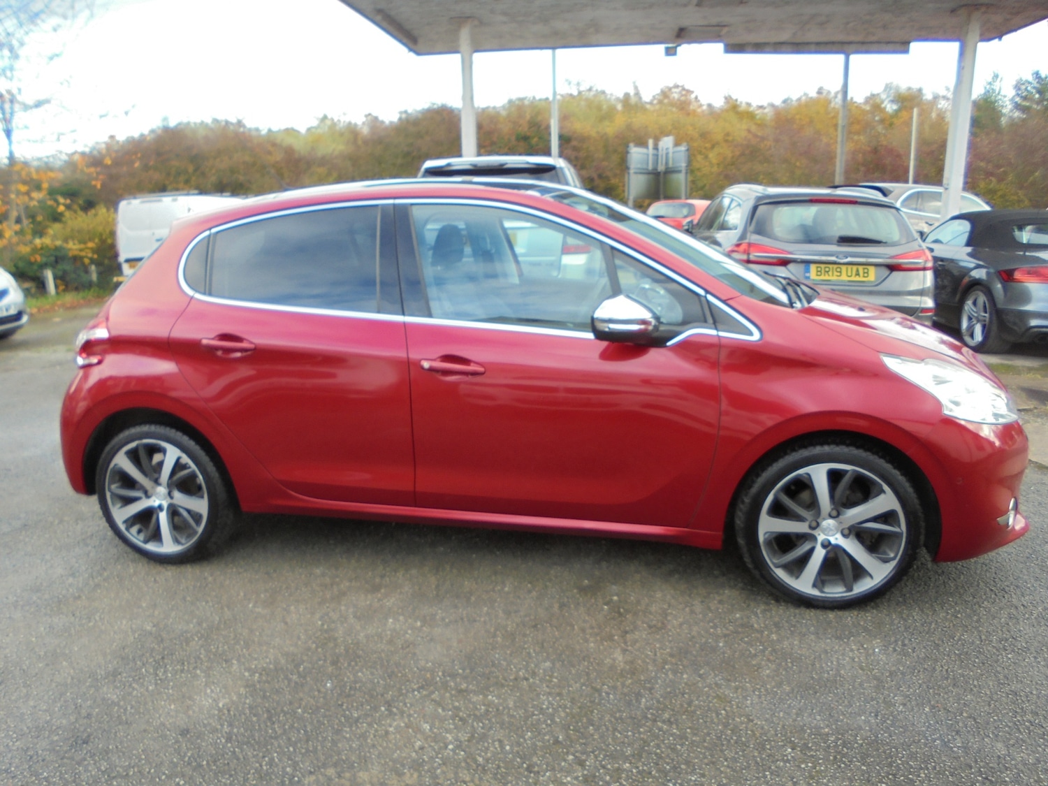 Used Peugeot 208 2015 for sale - 76464480: Photo 5