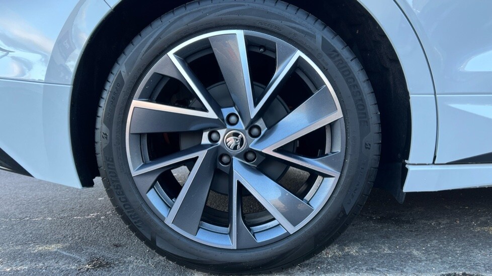 Used Skoda Enyaq 2025 for sale - 76563713: Photo 5