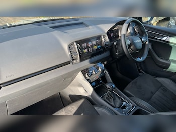 Used Skoda Karoq 2025 for sale - 76722323: Photo