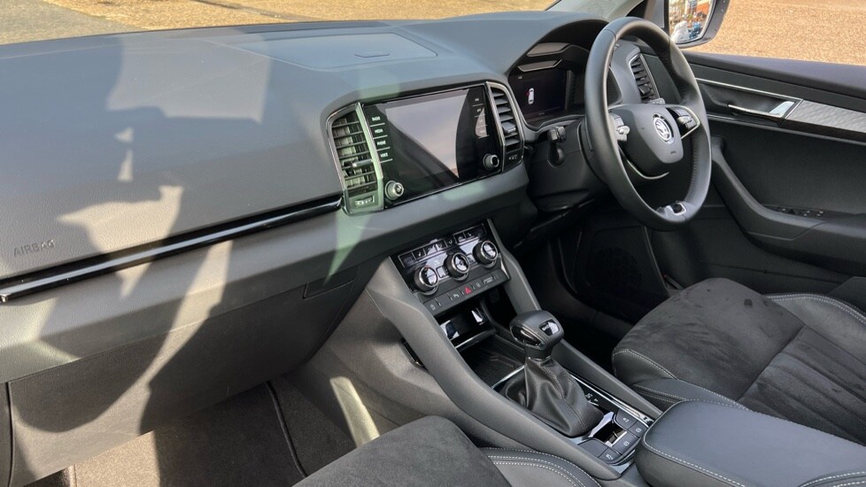 Used Skoda Karoq 2024 for sale - 76297349: Photo 2