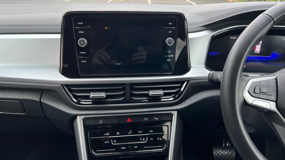 Used Volkswagen T-Roc 2024 for sale - 76302450: Photo 12