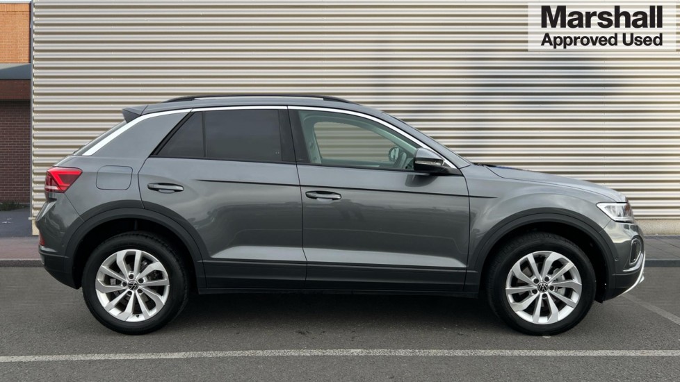 Used Volkswagen T-Roc 2024 for sale - 76302450: Photo 2