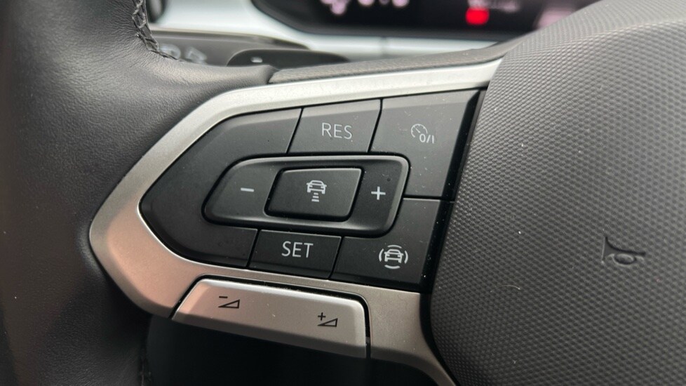 Used Volkswagen T-Roc 2024 for sale - 76302450: Photo 23