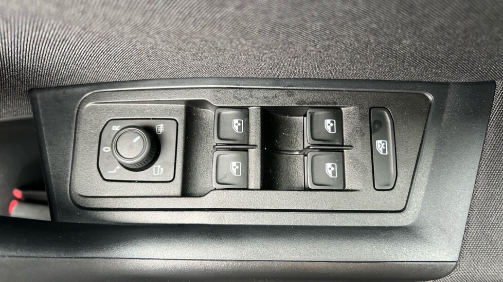 Used Volkswagen T-Roc 2024 for sale - 76302450: Photo 25