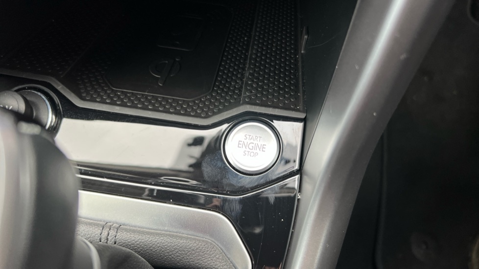 Used Volkswagen T-Roc 2024 for sale - 76302450: Photo 26