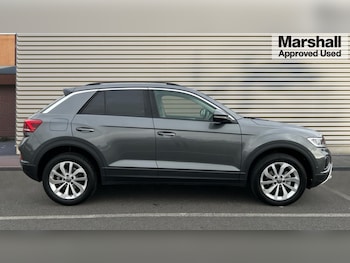 Used Volkswagen T-Roc 2024 for sale - 76302450: Photo