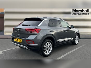 Used Volkswagen T-Roc 2024 for sale - 76302450: Photo