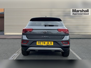 Used Volkswagen T-Roc 2024 for sale - 76302450: Photo