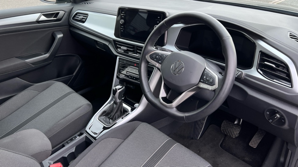 Used Volkswagen T-Roc 2024 for sale - 76302450: Photo 9