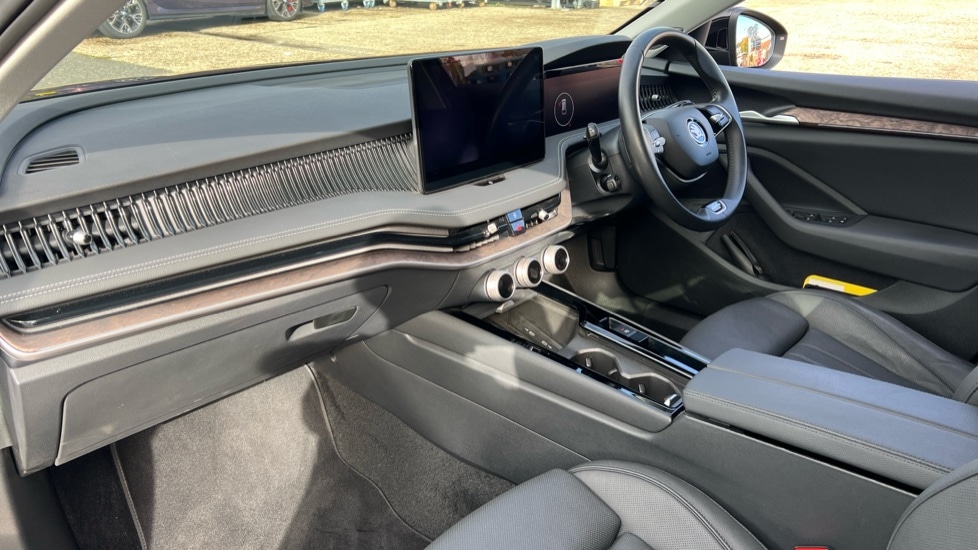 Used Skoda Superb 2024 for sale - 76609522: Photo 2