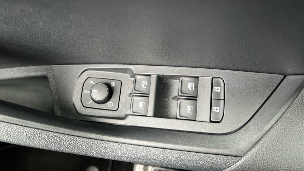 Used Skoda Karoq 2024 for sale - 76023235: Photo 31
