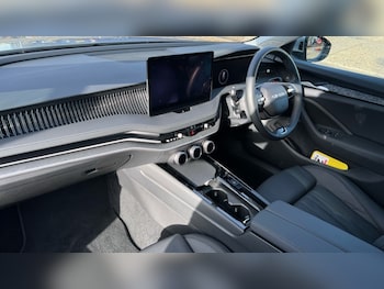 Used Skoda Superb 2025 for sale - 76438146: Photo