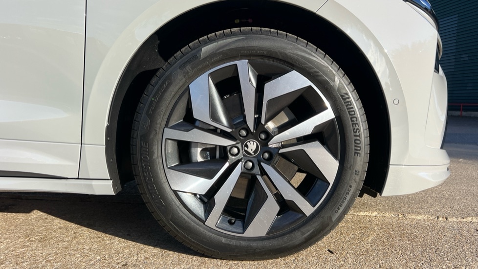 Used Skoda Enyaq 2025 for sale - 76195938: Photo 5