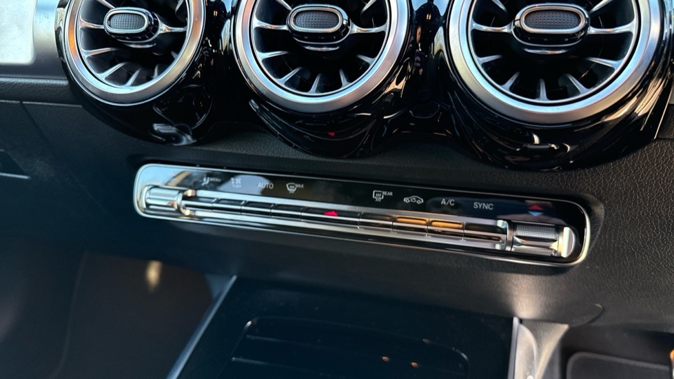 Used Mercedes-Benz GLB 2023 for sale - 76647890: Photo 36